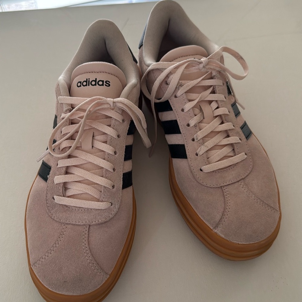 Adidas Women’s VL Court Platform sneaker. Blush with black